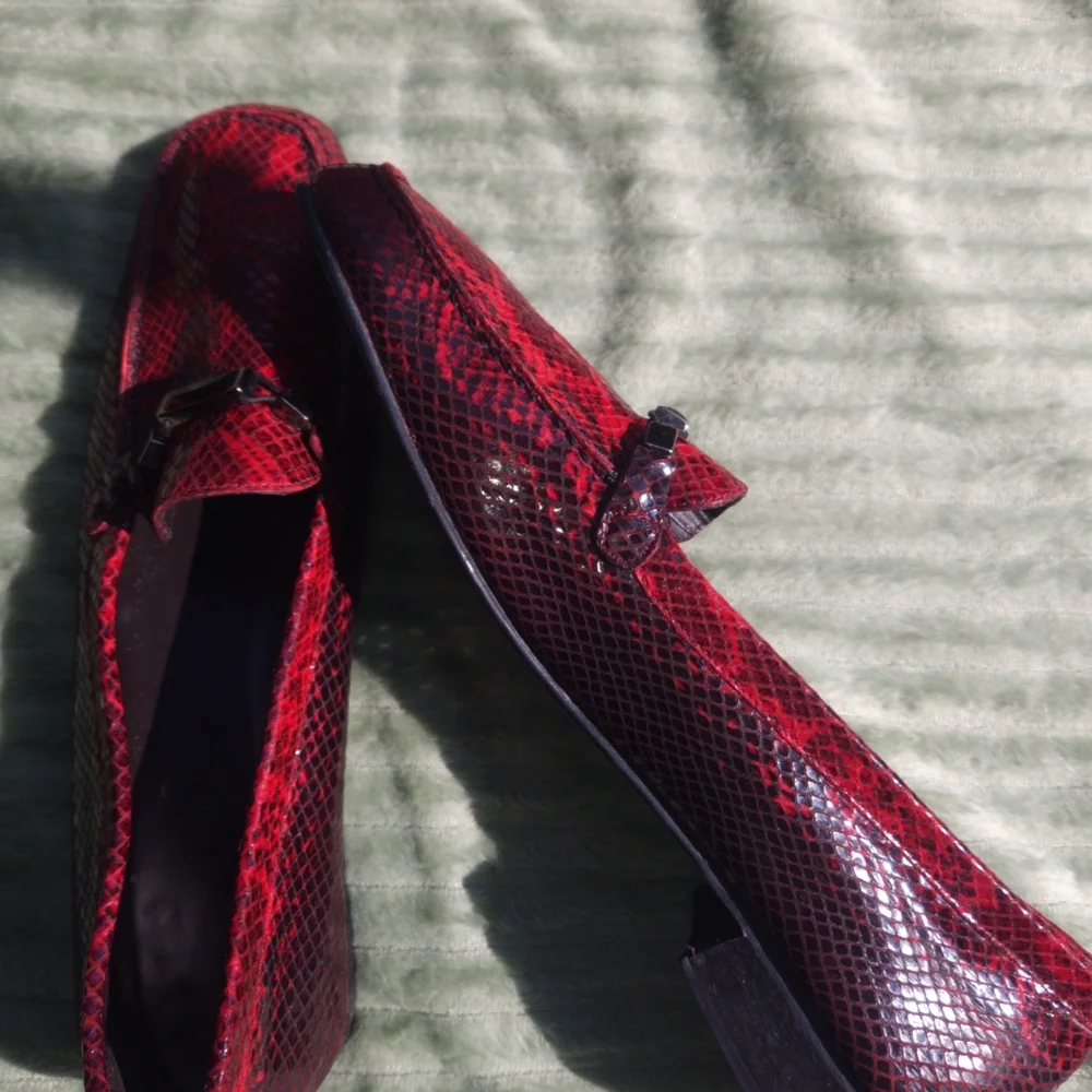 Stuart Weitzman Red Snakeskin Women's Slip-On Loafers w/Glossy Finish Sz. 10.5 - Picture 3 of 16
